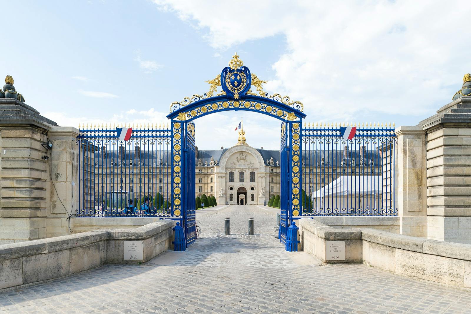 Entrance to the Army Museum and Napoleon's Tomb